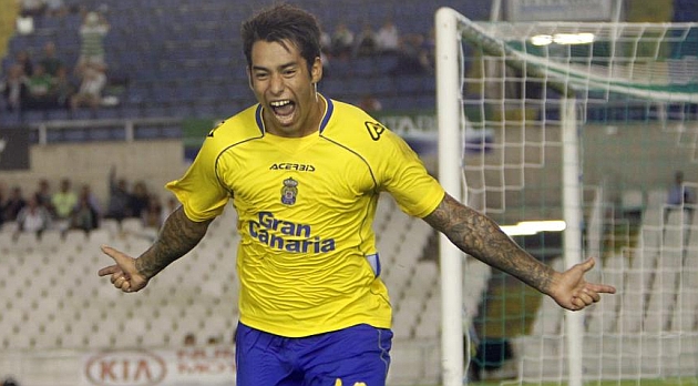 El Chino, en la firma del último triunfo en Santander