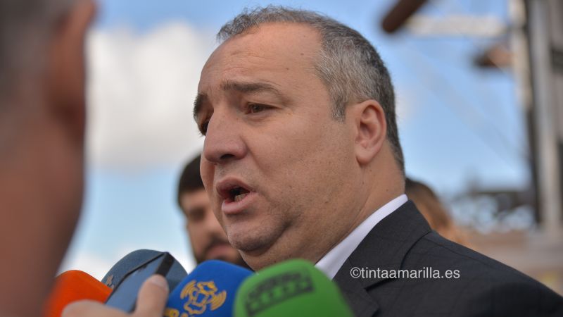 "Viera vendrá a coste cero ... porque el entrenador lo quiere"