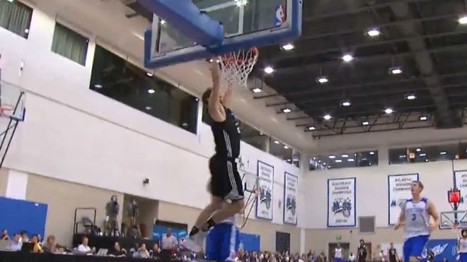 Paulí se estrena en la Liga de Verano con un canastón