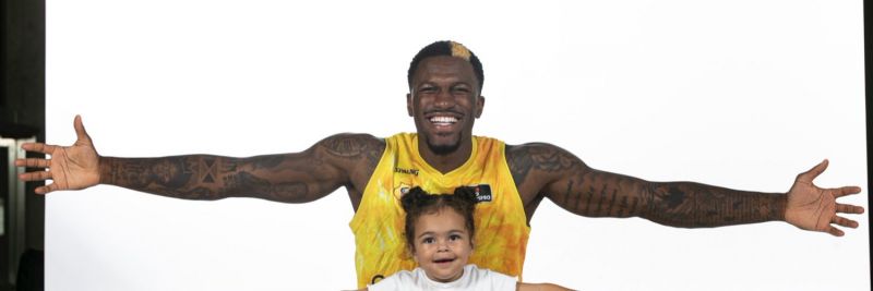 Dylan Ennis transmite a sus fans que se ha enamorado de los grancanarios