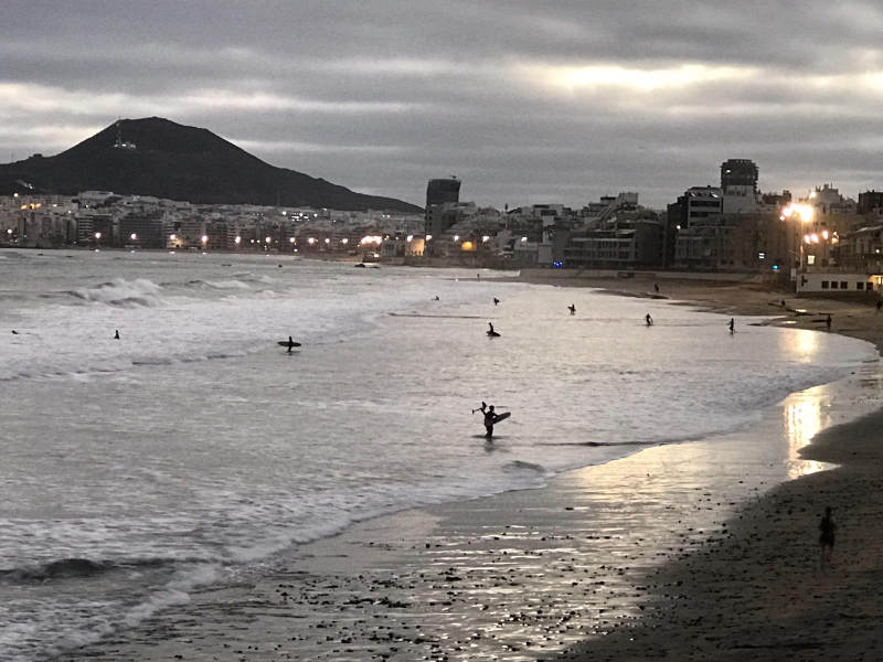 Pasión surfera en Las Canteras