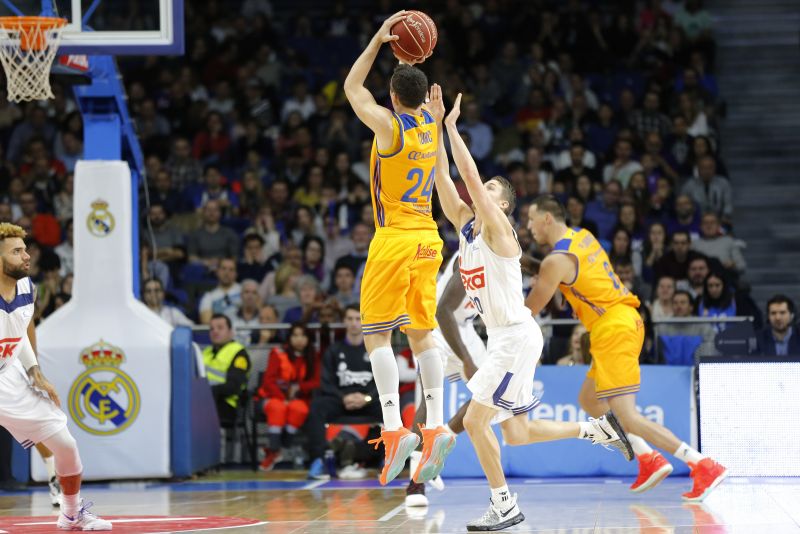 Casimiro valora la madurez de su equipo para "enterrar" el partido