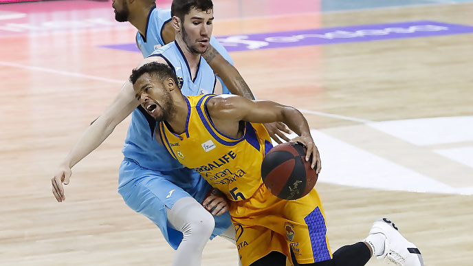 86-96: El Granca bombardea el WiZink Center 