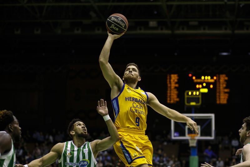 76-77: El Gran Canaria llega al derbi con menos presión