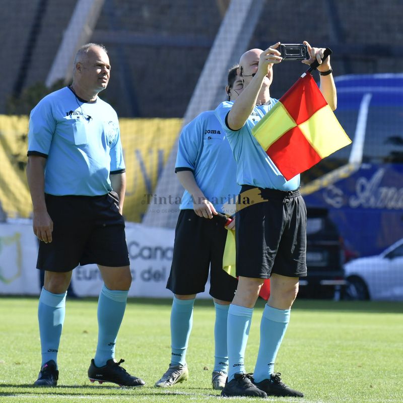 Parada y selfie arbitral