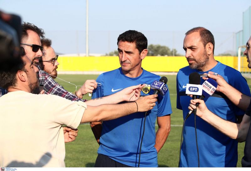 Manolo Jiménez se olvida de Araujo