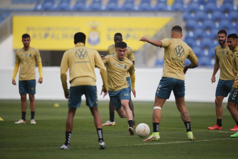 Los últimos preparativos, en el Estadio de Gran Canaria