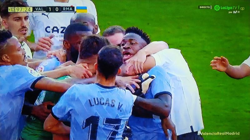 El Real Madrid y Vinícius revientan contra los insultos de Mestalla