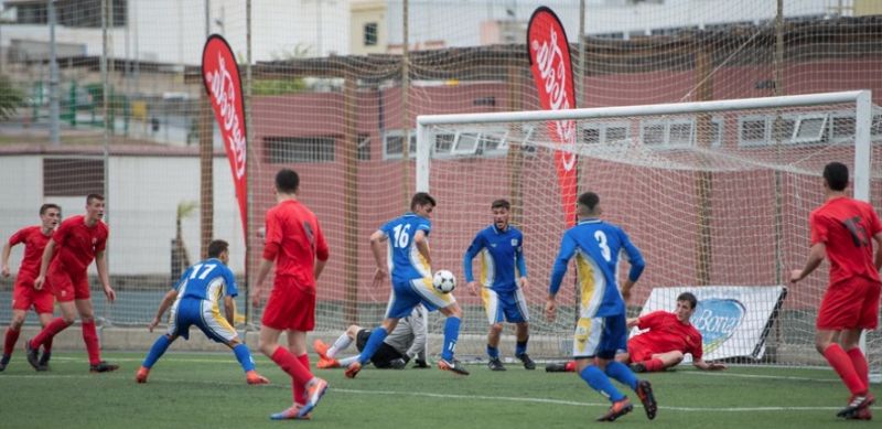 Los juveniles isleños sueñan con la fase final tras ganar 2-0 en el Anexo