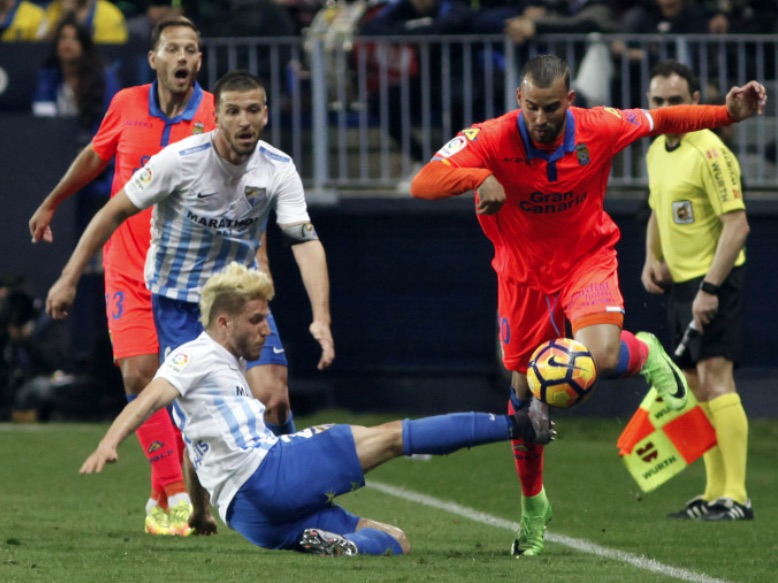 Un Ferrari entra en boxes
