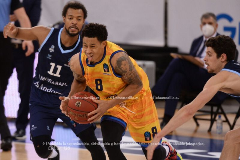 Oficial: El polaco Slaughter, hasta 2023