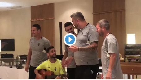 Toca Benito; canta Arturo García