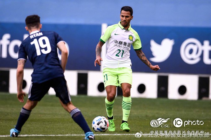 Viera abre otra victoria de Champions para Beijing