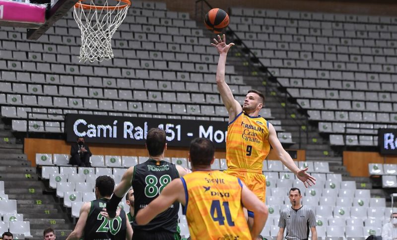 84-103: El Granca bombardea Badalona