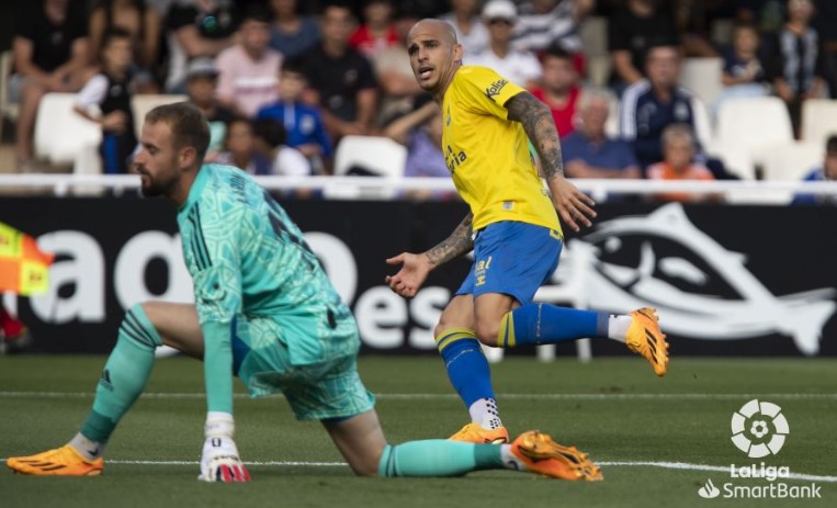 1-4: La UD muestra una pegada de Primera