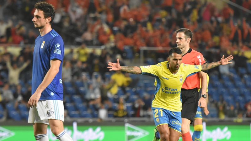 González Esteban y Pérez Pallas (VAR), en Almería