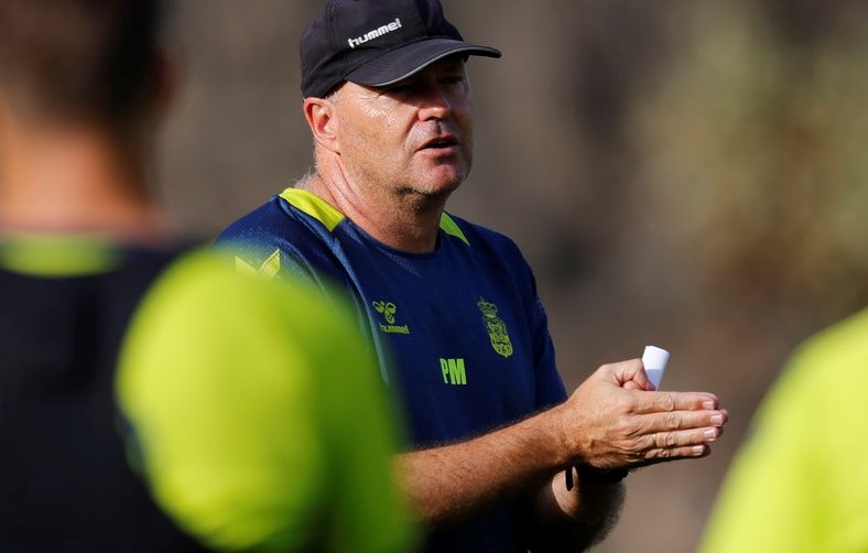 "Necesitamos un delantero; también un centrocampista o un central"