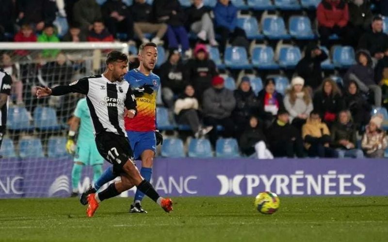 0-0: La UD no abdica como 'rey de los postes'