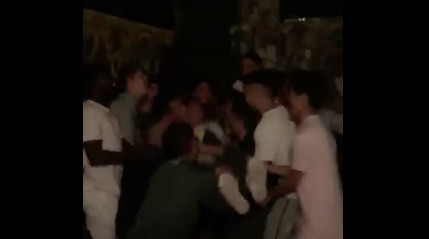 Pedri, manteado en la Casa Amarilla