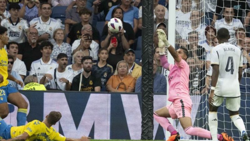 2-0: Dos goles merengues y ocho salvadas de Valles