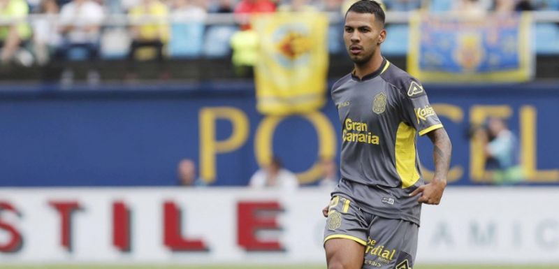 "El míster me pide que baje a la defensa para sacar el balón"