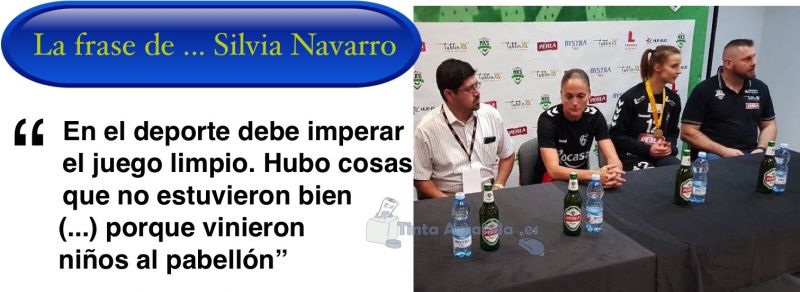 El cachetón sin manos de Silvia Navarro al técnico polaco
