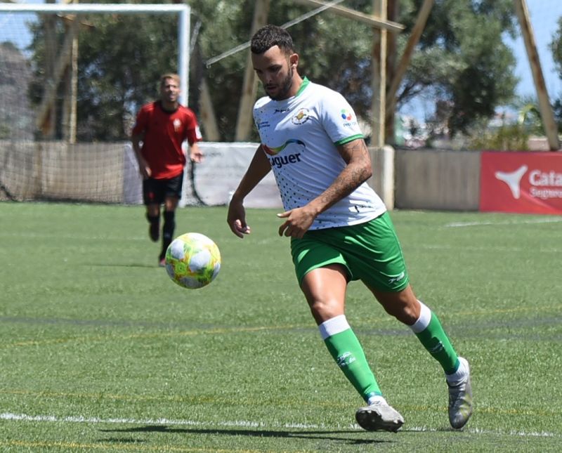 Yeremi Betancor firma en el Viera "para recuperar la ilusión"