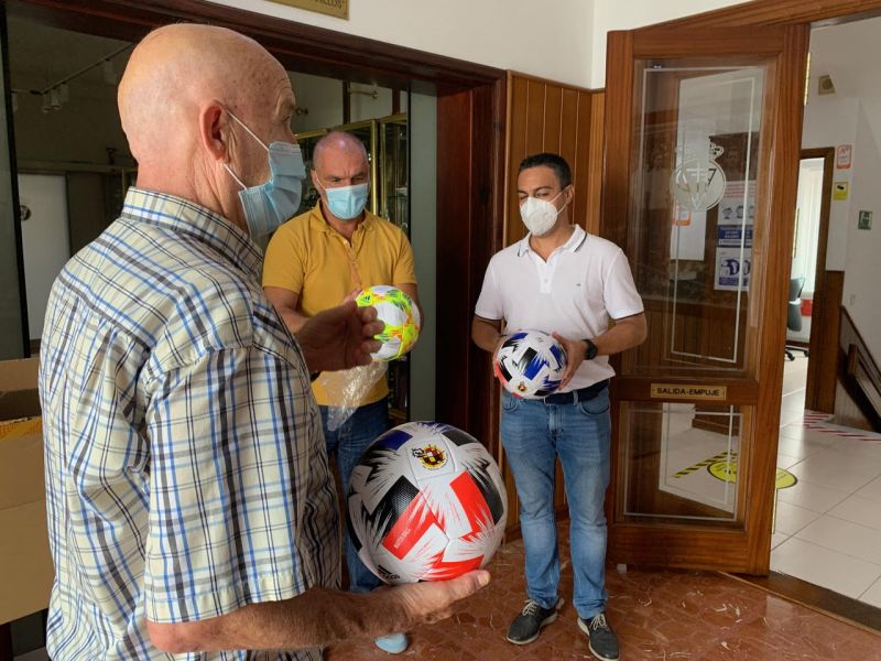Los clubes reciben los balones de la temporada