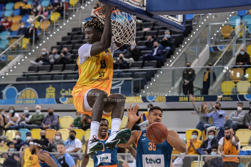 El Gran Canaria intenta retener a Khalifa Diop