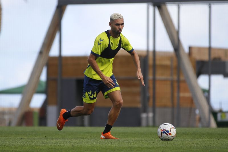 "Soy aldeano, de la UD y no creo que algún día juegue en el Tenerife"