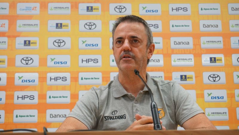 El técnico del Granca explica por qué se vació la taquilla de Beirán