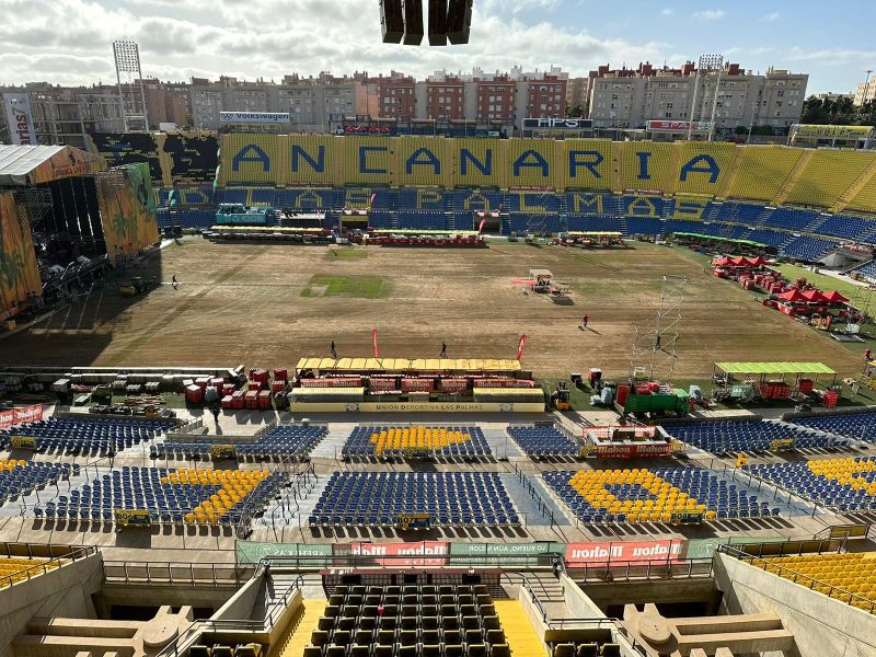 Así comienza la remontada del césped del Estadio de Gran Canaria