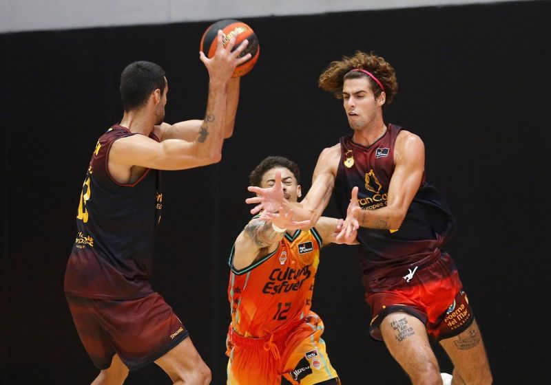 91-61: El Valencia gana a un Granca de circunstancias