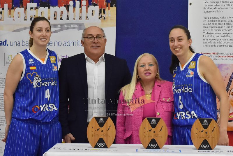 Manolo López y las olímpicas en Tokio