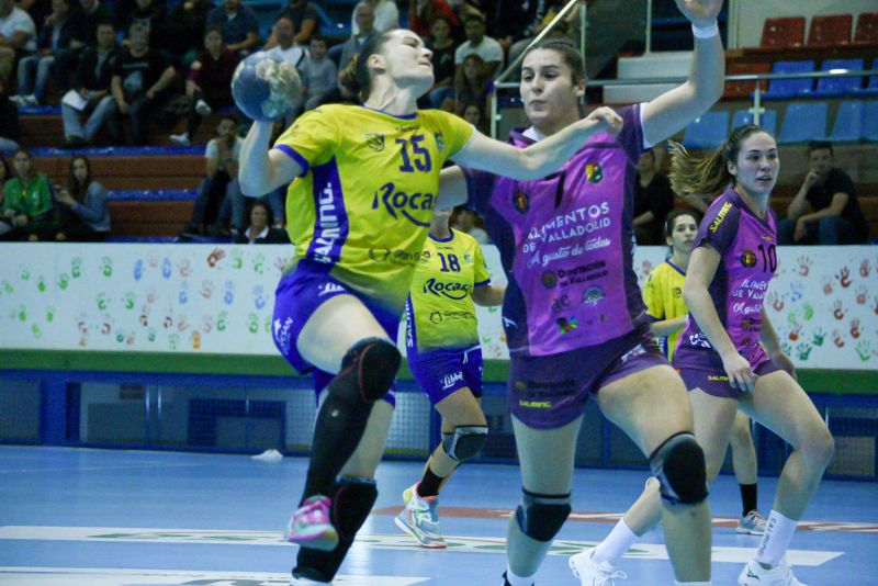 26-22: El Rocasa vence y conserva el liderato