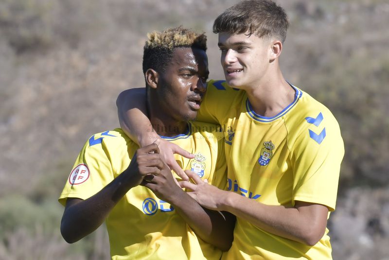 Hugo y Tomás mantienen la renta de la UD Las Palmas en el liderato