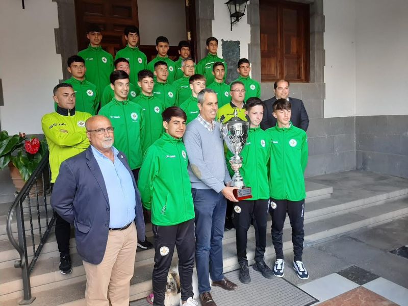 Felicitación al equipo cadete del Villa