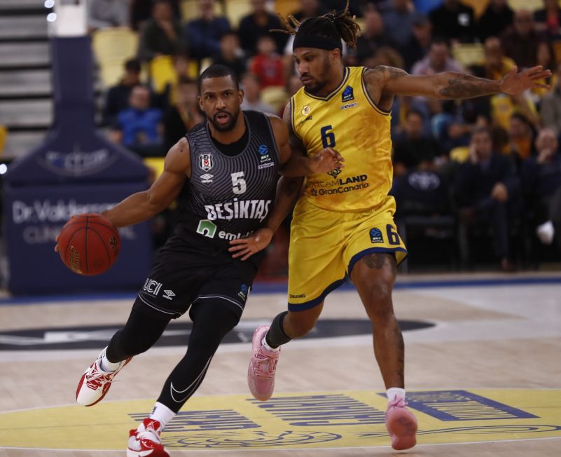 78-80: Batacazo europeo en el Gran Canaria Arena