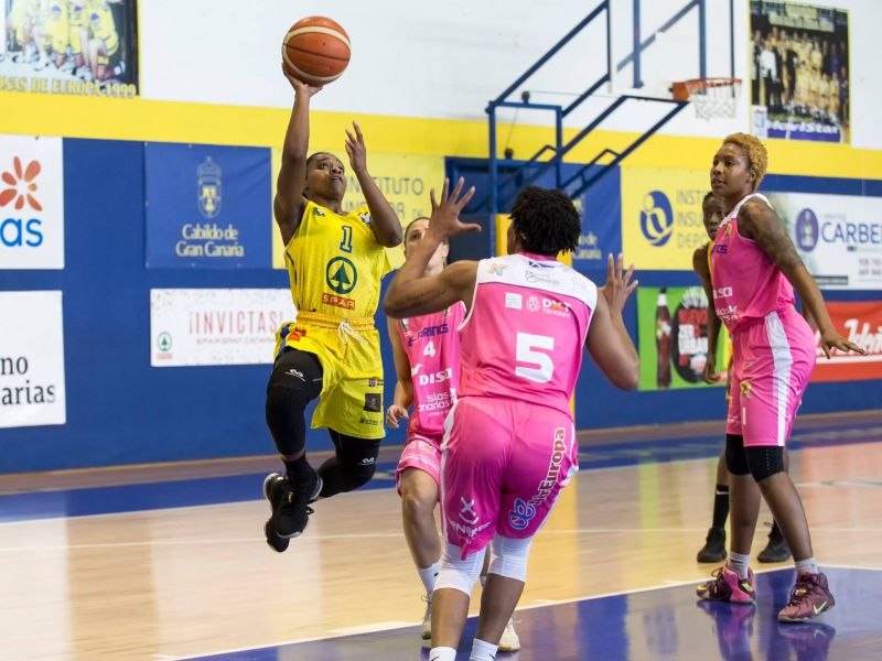70-63: El Islas Canarias comienza con victoria en la fase de ascenso