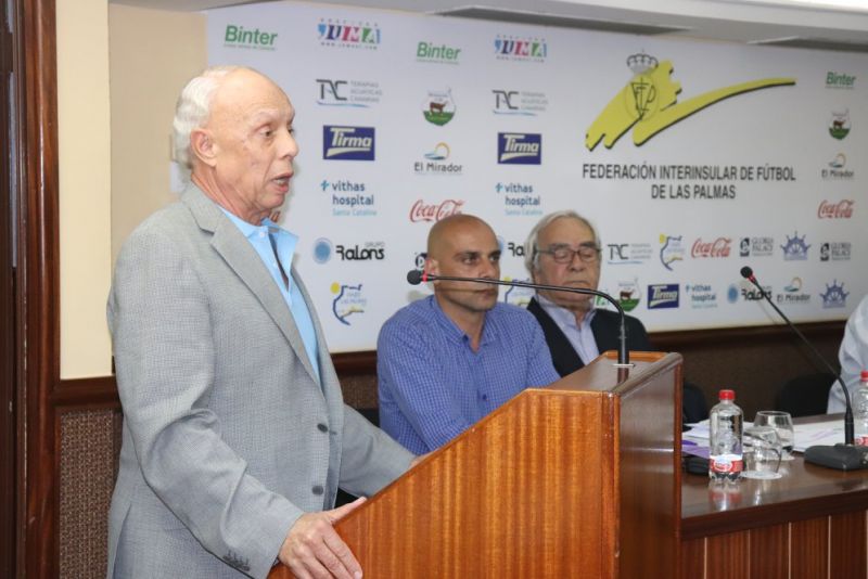 Antonio Suárez considera "cantos de sirena" a su candidatura rival