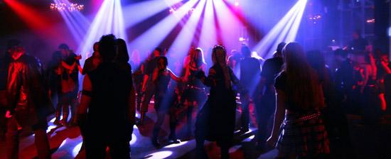 En fase 3 se abren las discotecas, pero aún prohibido bailar