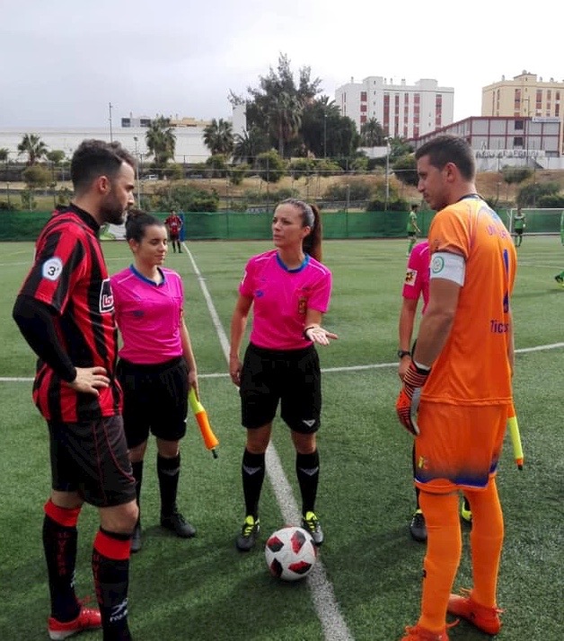 El tercer equipo arbitral femenino