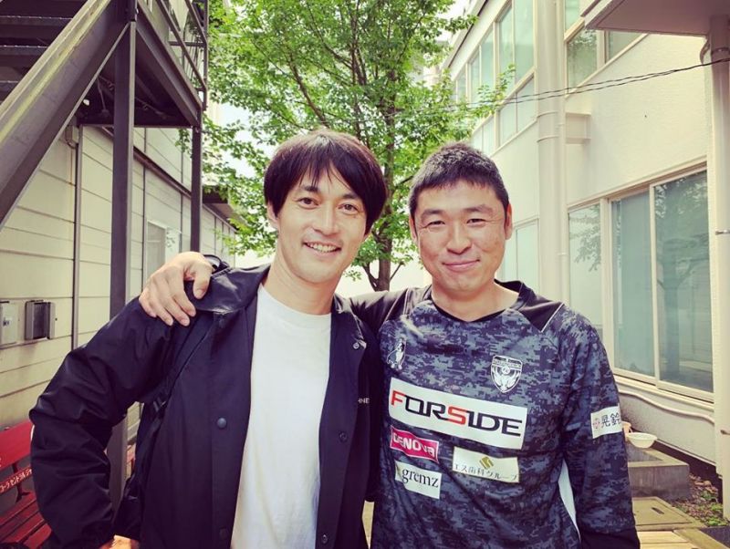 Kenji Fukuda, en los despachos del Yokohama FC
