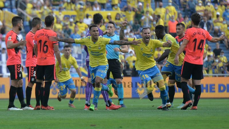 En Gijón pitará el árbitro de un reciente derbi canario