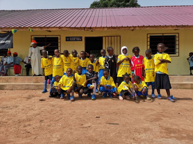 Niños amarillos en Gambia