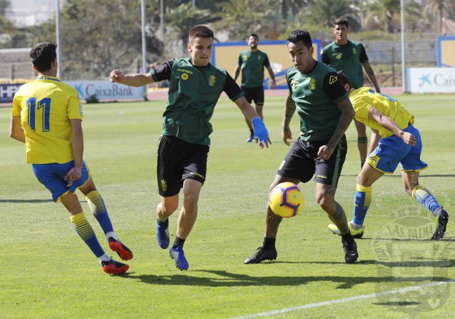 Araujo y Srnic marcan en el ensayo amarillo ante filiales