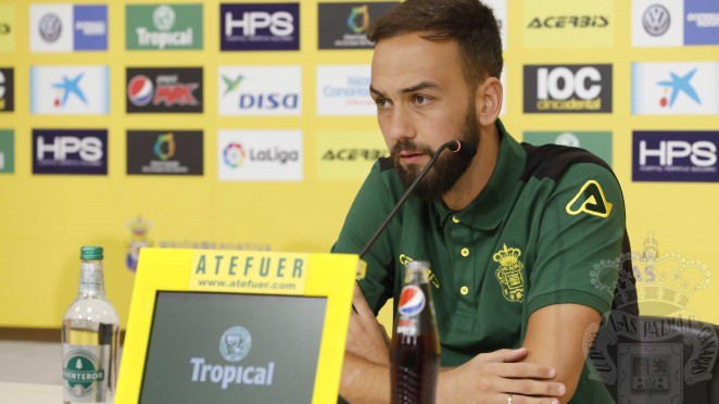 Jiménez sale al cruce con Deivid