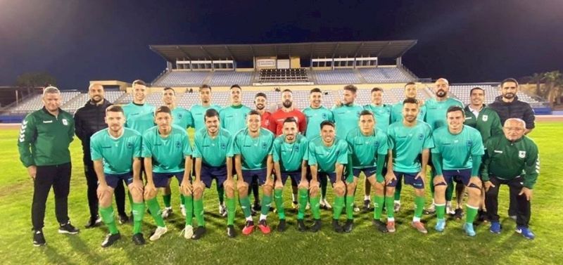 El Arucas aprovecha el descanso del Guía para acercarse