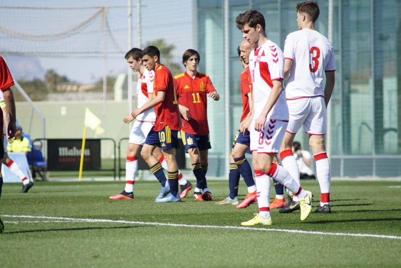 Pedri debuta con el 10 de la Sub19