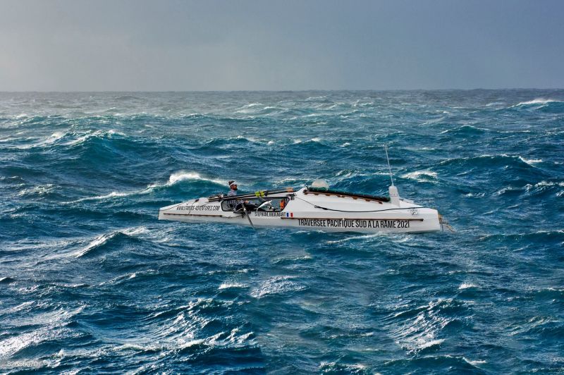 El remero francés del Atlántico se aproxima a meta
